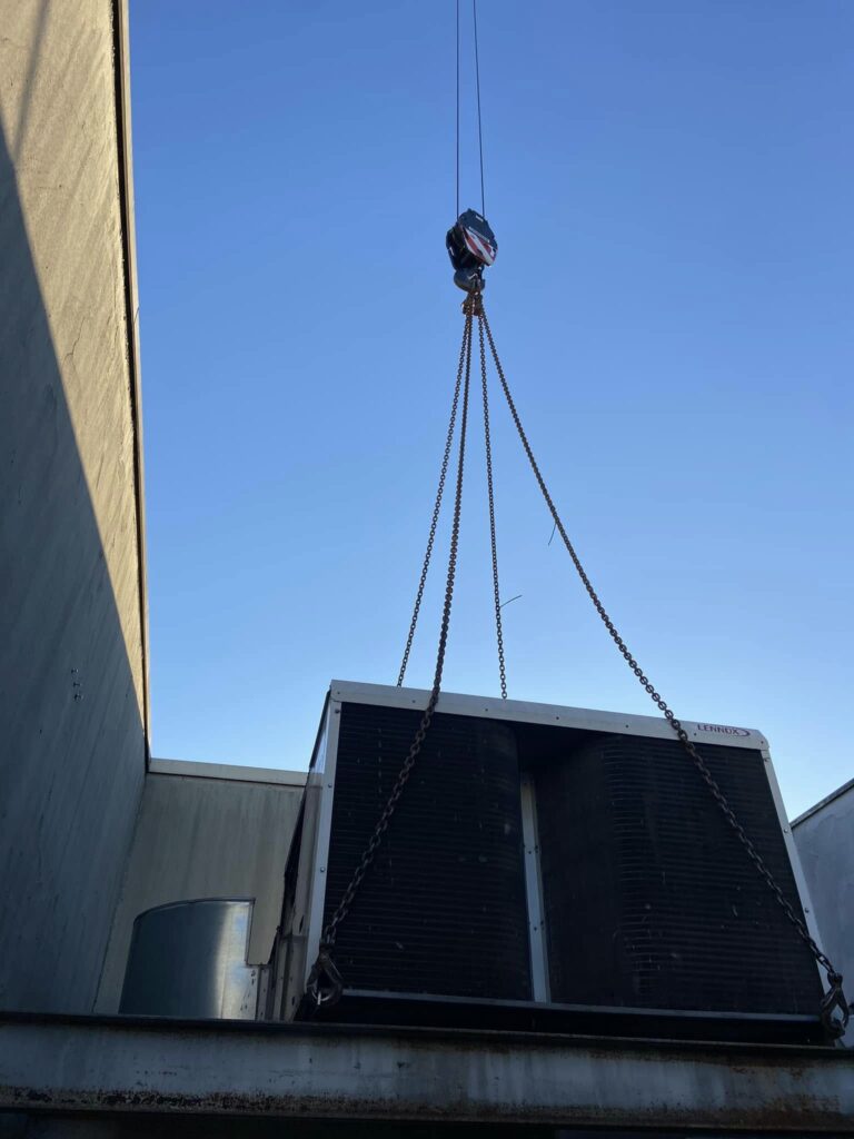 Unité suspendue à la grue avant pose, Climacentre