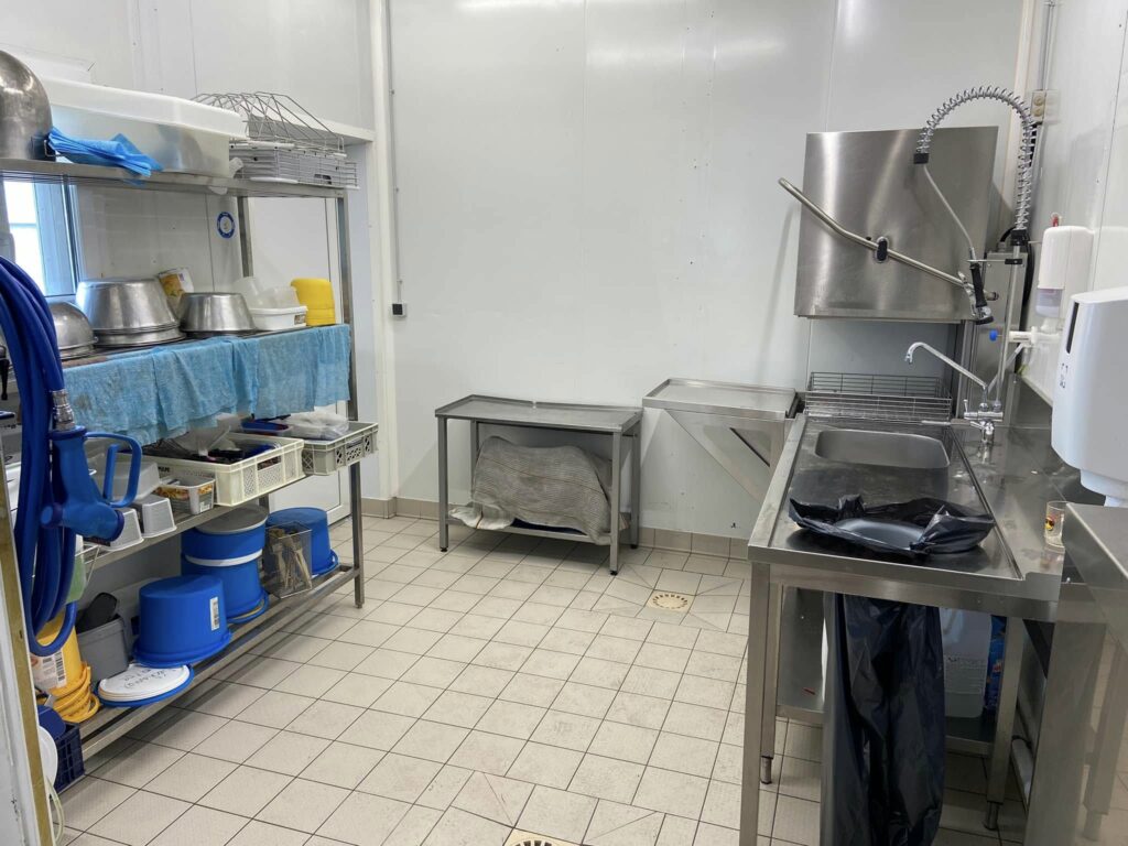 Plonge et rangements d’un laboratoire professionnel, Climacentre